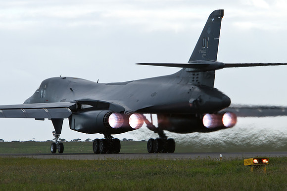 USAF B-1B Lancer - Full afterburner takeoff - Friday 4th March - Avalon 2011